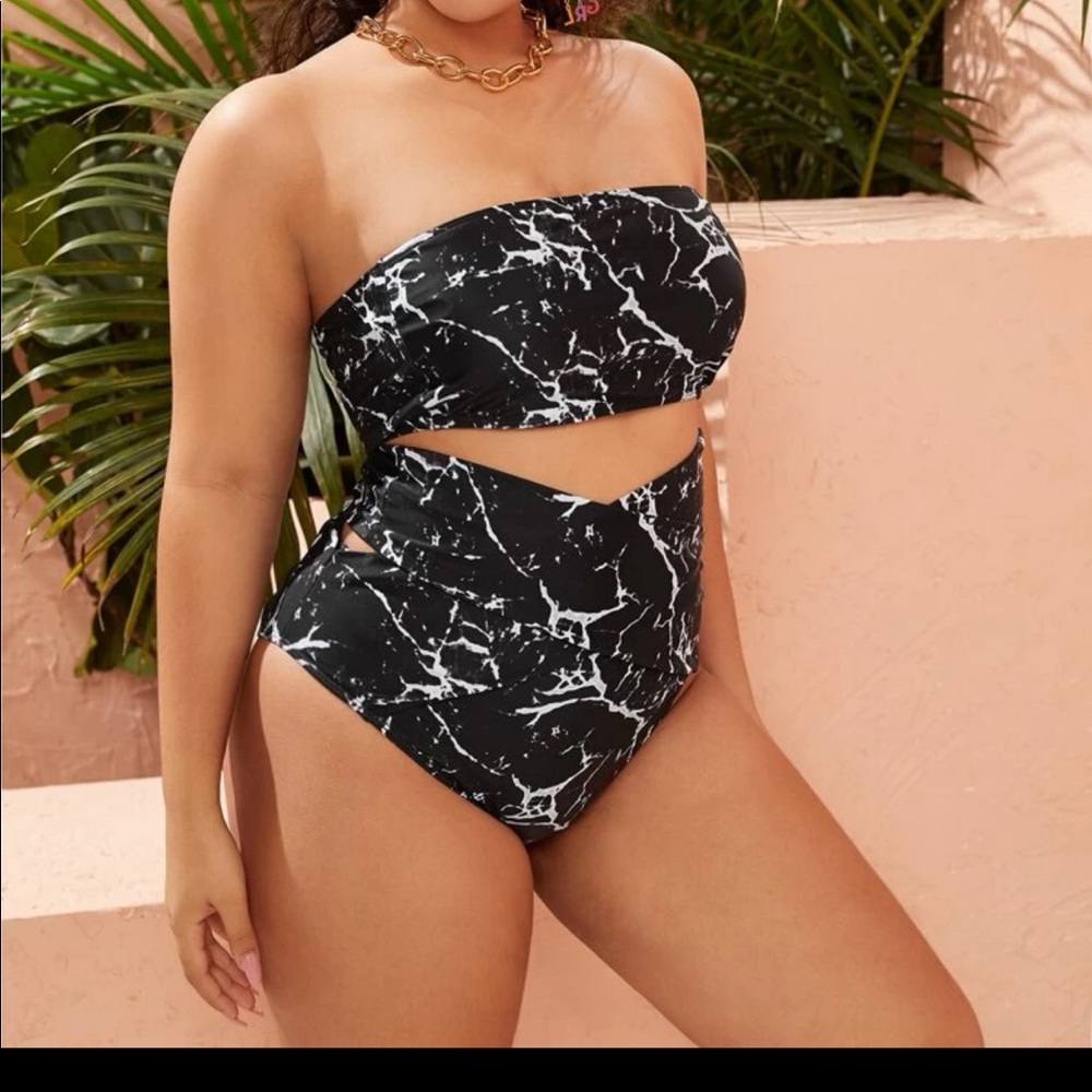 5/$25 NWOT Shein Marble Bandeau Bikini+